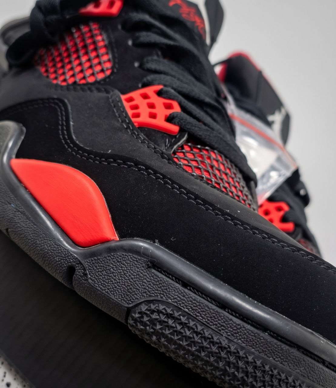 Air Jordan 4 Retro view 4