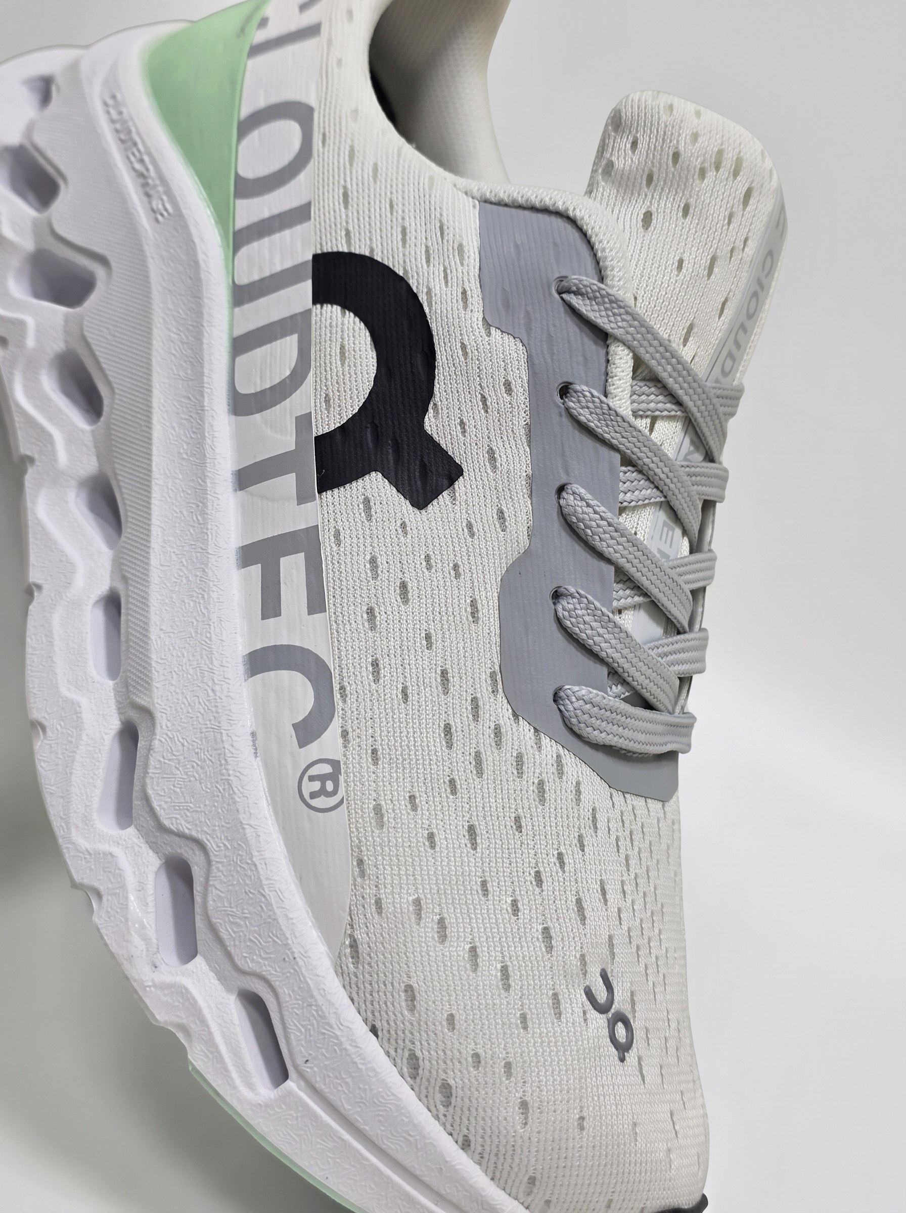 On Running Cloud Women's Sneaker view 3