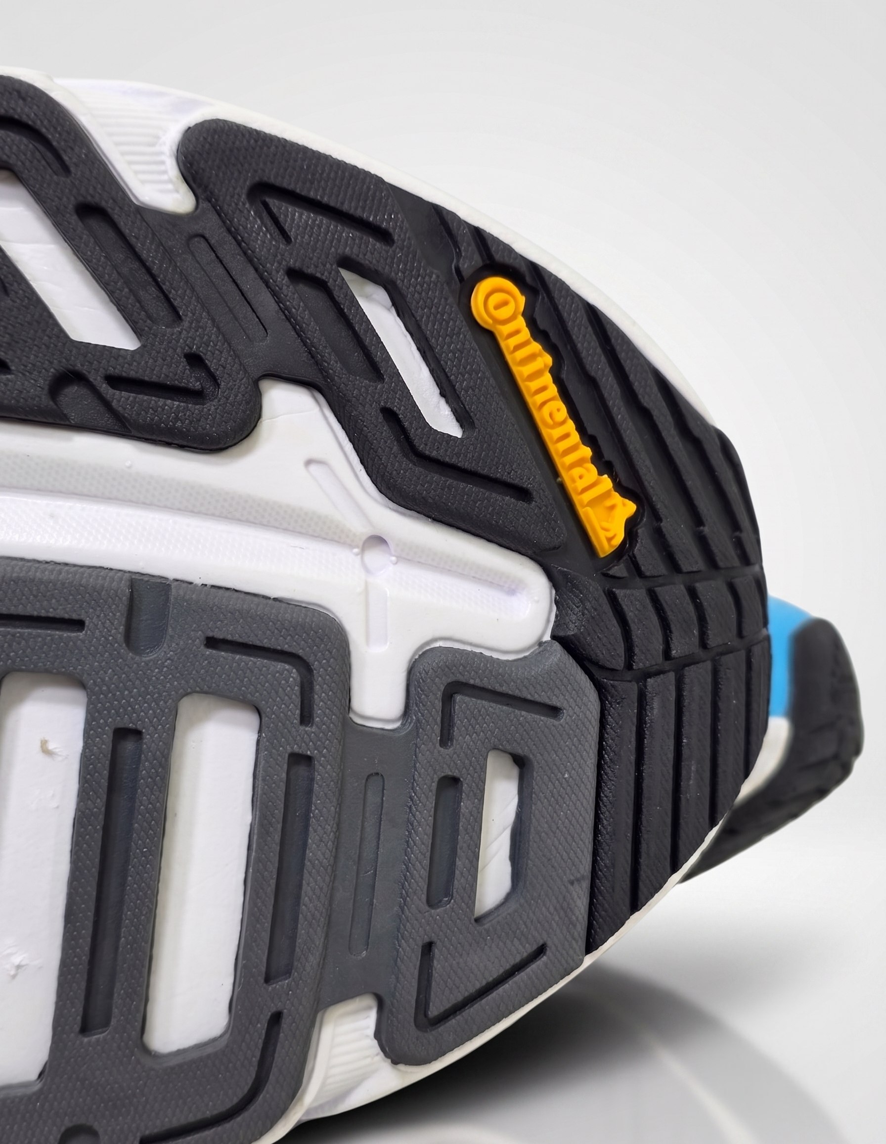 Adistar Running Shoes view 3