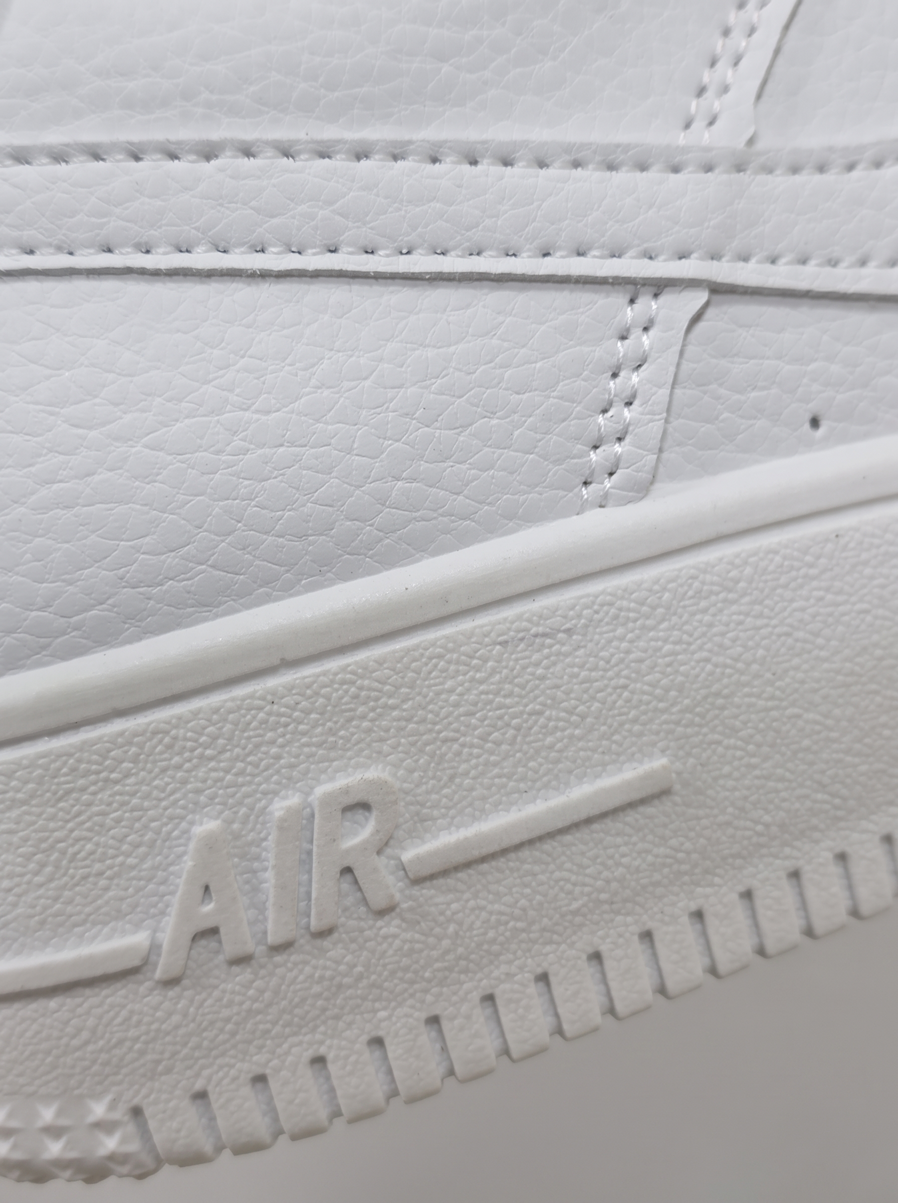 Nike Air Force 1 view 4