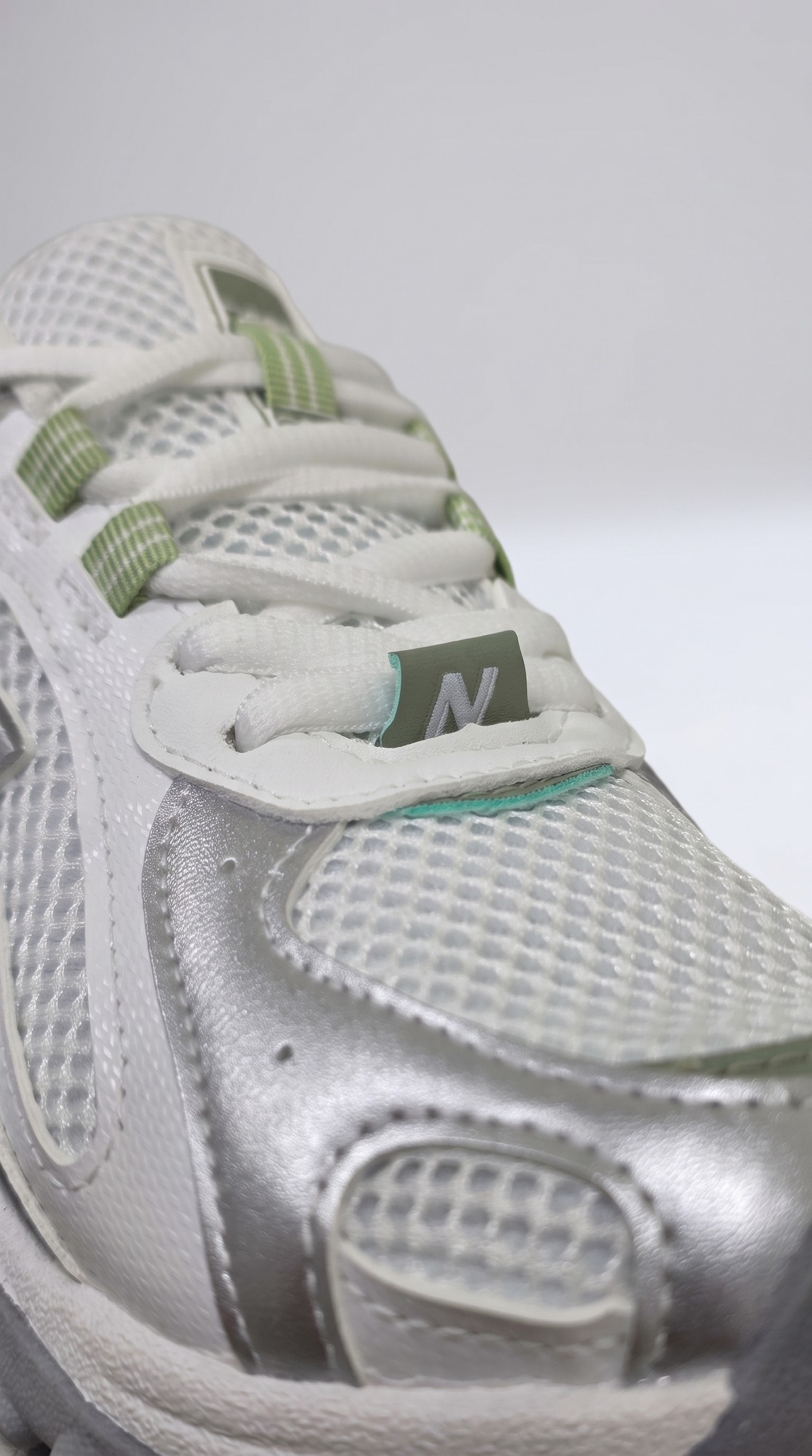 New Balance 204L view 4